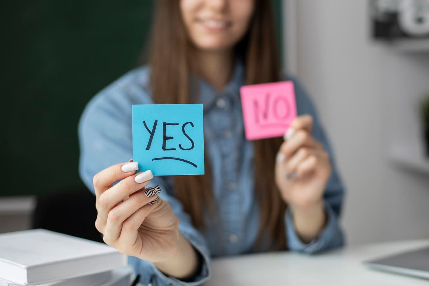 smiley-woman-holding-post-its_23-2149321531 Addressing Negative Reviews Constructively